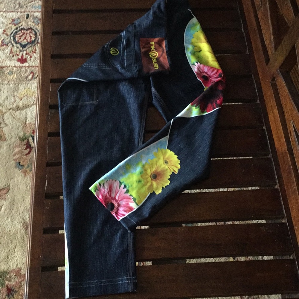 Ink-n-burn Capri leggings, size 1